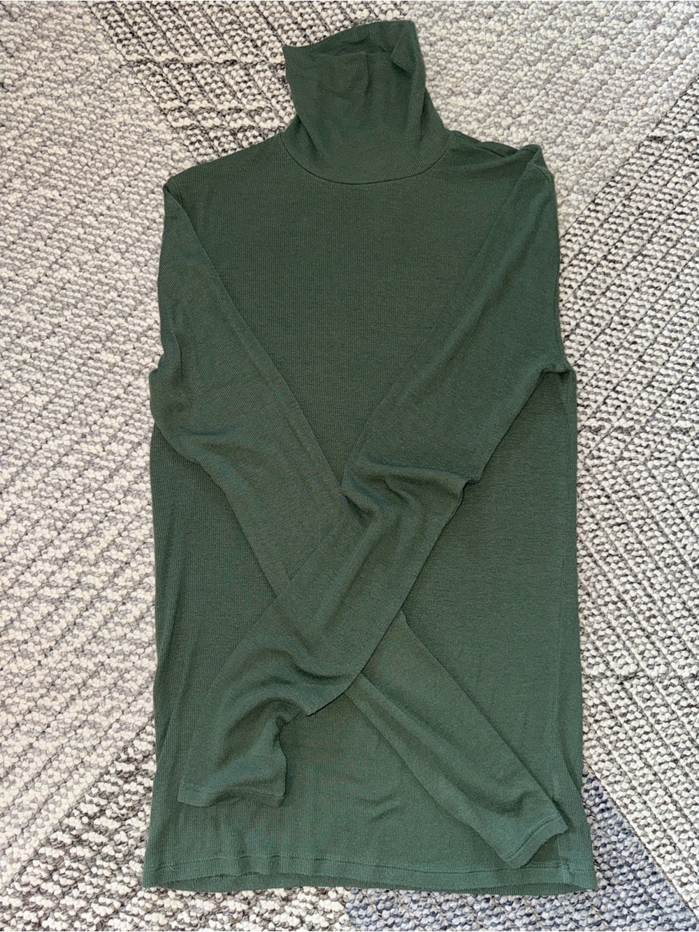 GAP Lightweight Ribbed Turtleneck in Sage — M Tall